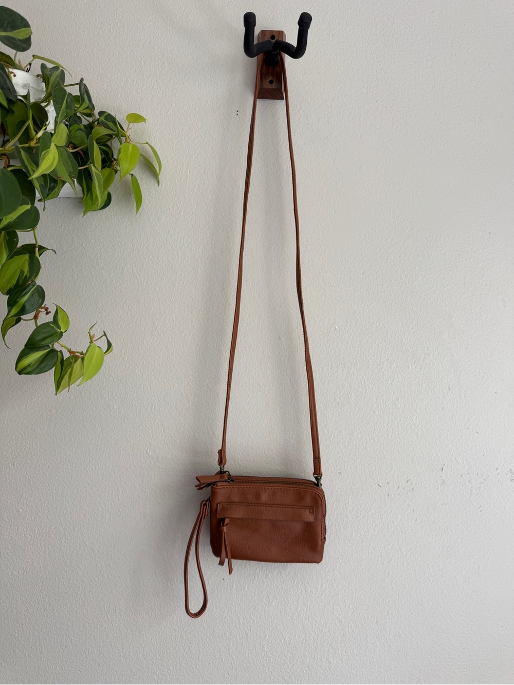 Universal Thread Brown Leather Crossbody Wristlet